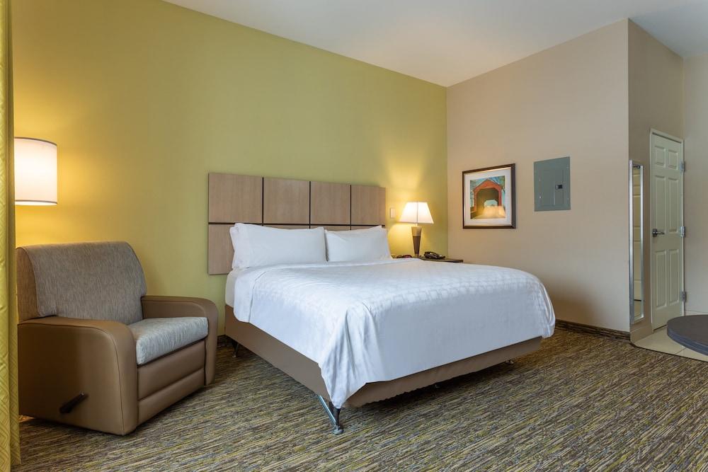 Candlewood Suites Airport by IHG photo 3