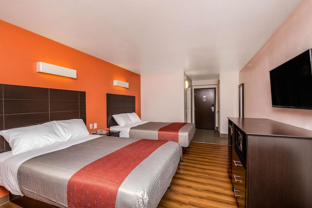 Motel 6 Peoria, IL photo 28