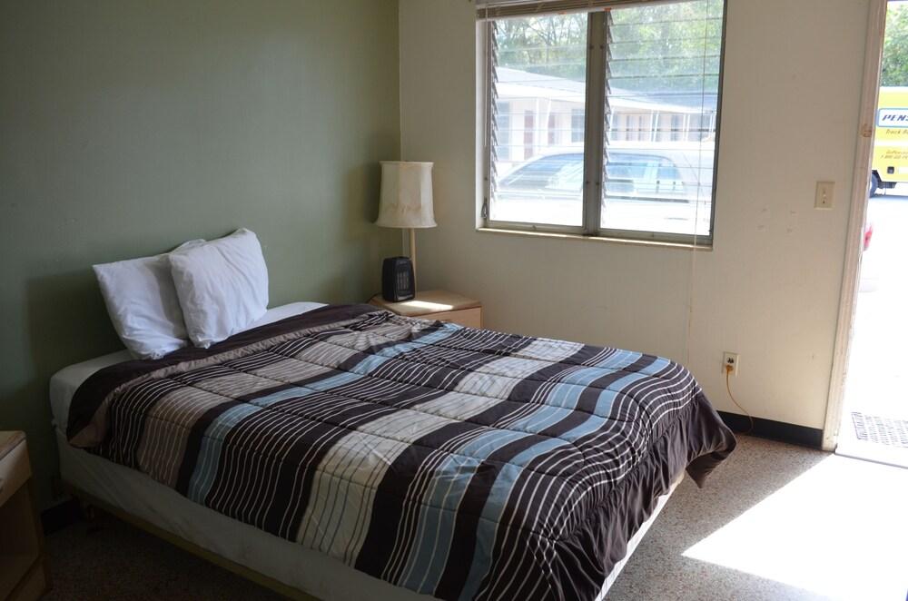 Economy Lodge photo 10