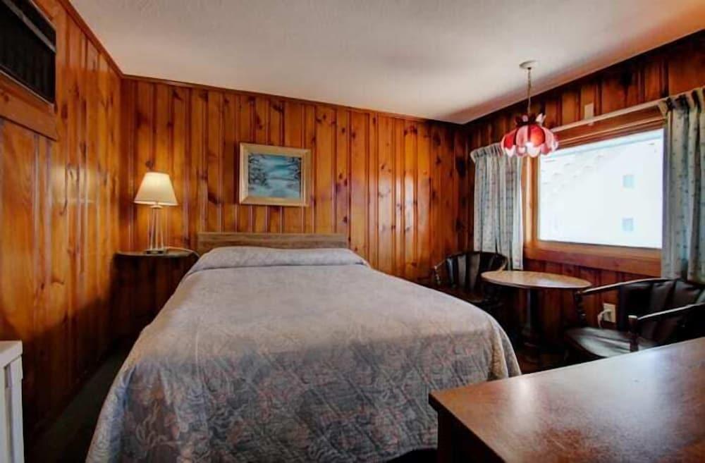 Dolphyn Motel photo 2