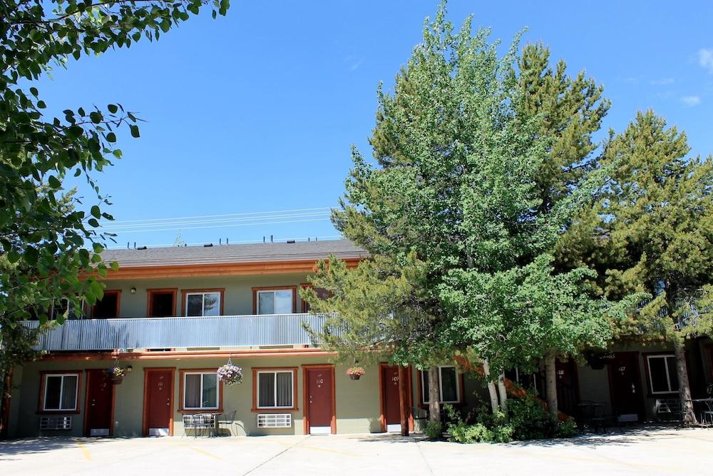 Moose Creek Inn photo 1