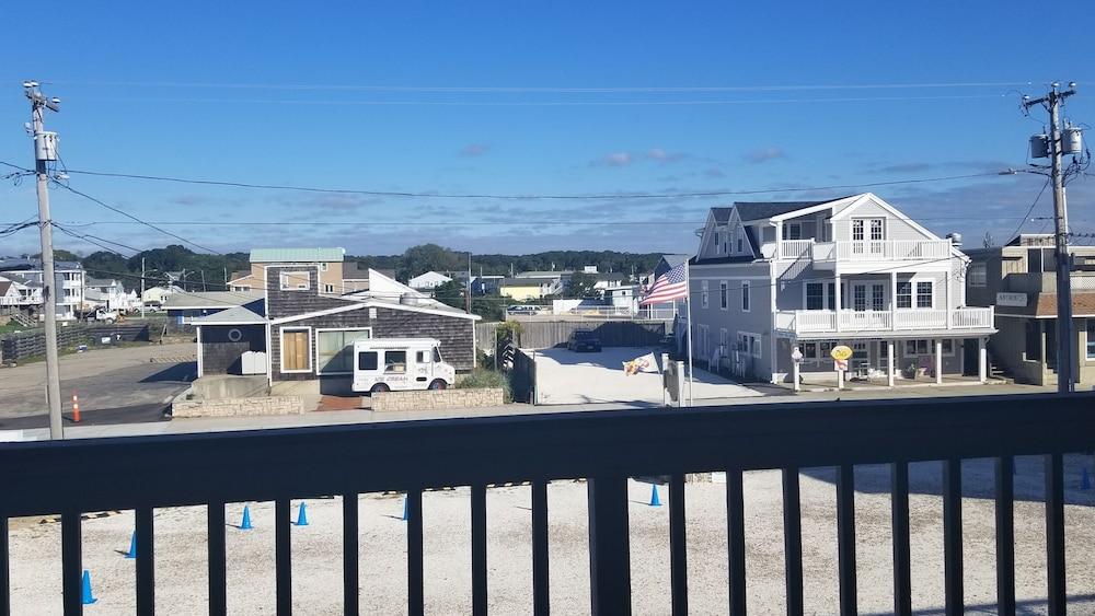 Sandcastle Beachfront Inn photo 38