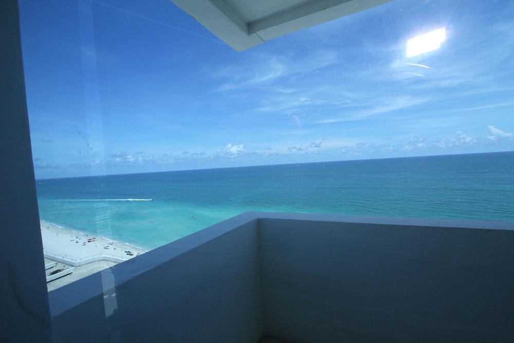 Penthouse oceanview photo 16
