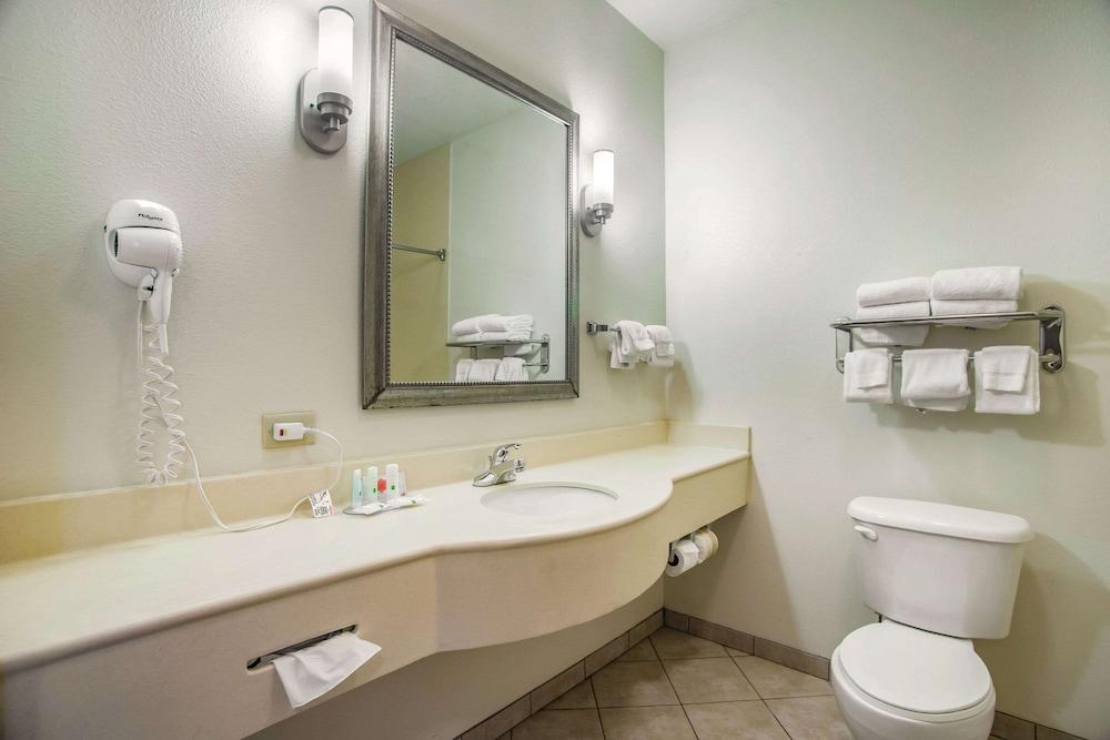 Quality Inn Parsons North photo 43