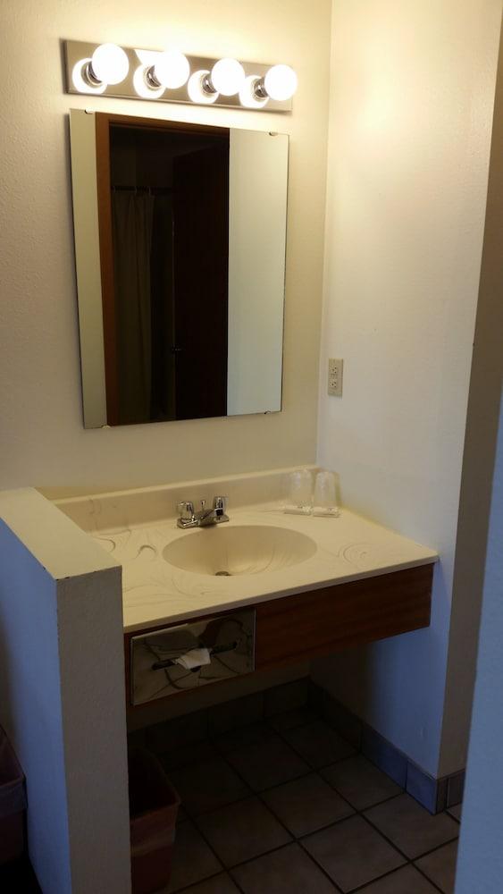 Surfside Motel photo 23