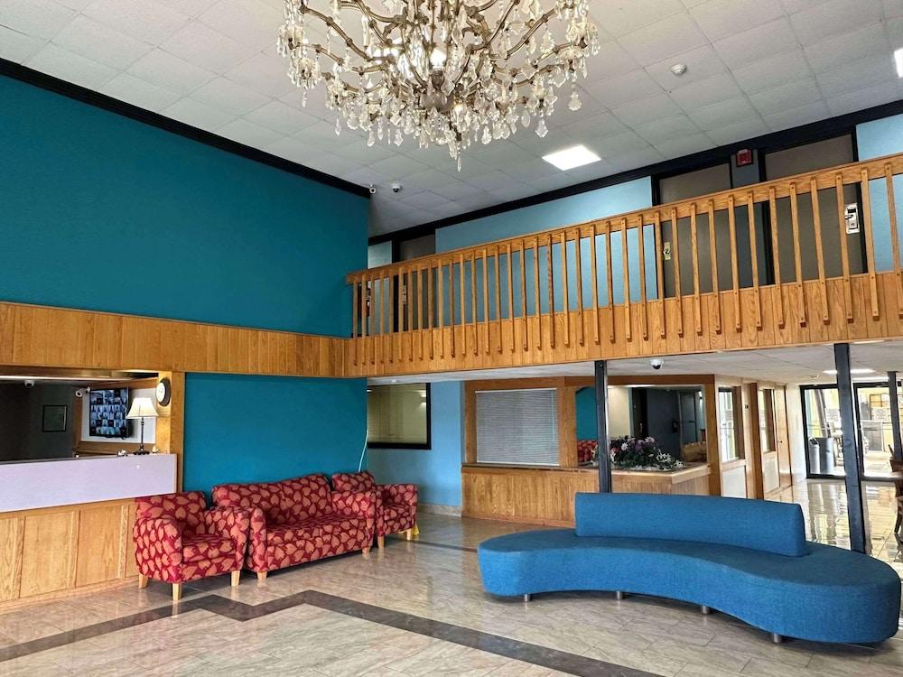 Rodeway Inn Bloomington - Normal West photo 1
