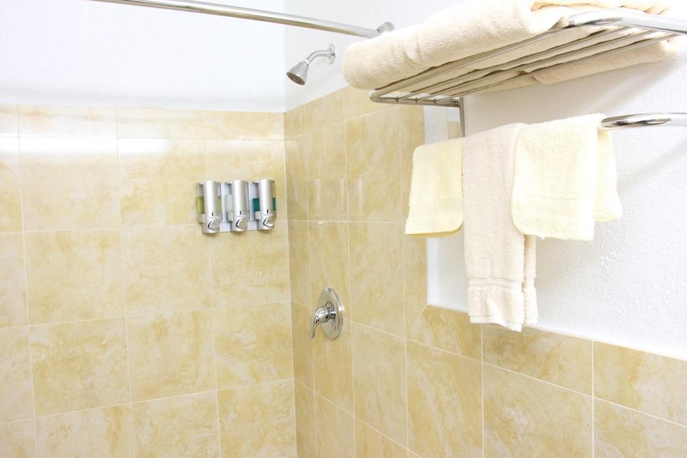 Budget Inn photo 39