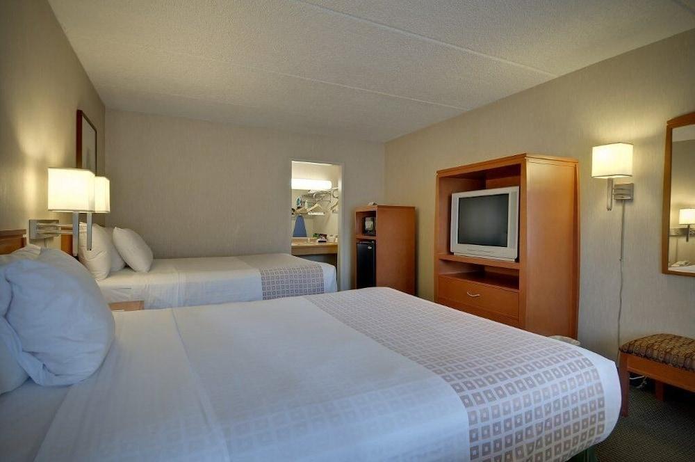 Vagabond Inn Executive Old Town photo 12