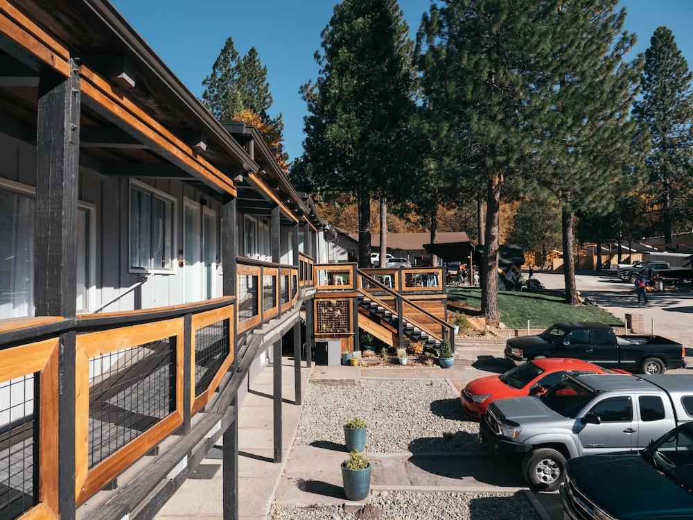 Summit View Inn photo 42
