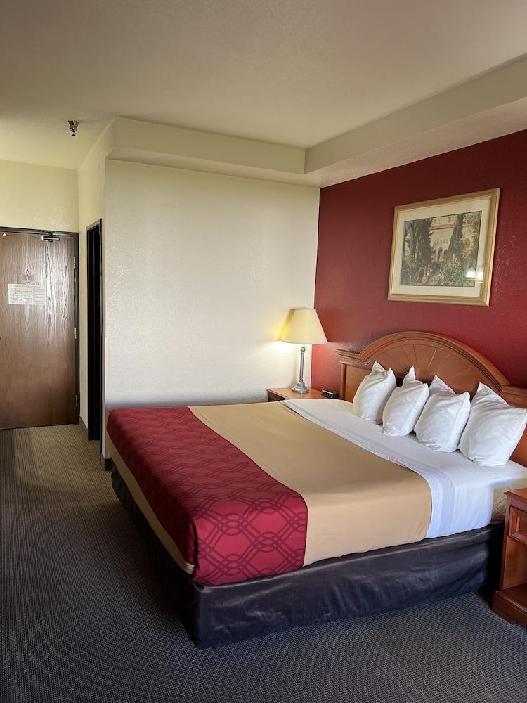 Express Inn & Suites photo 19