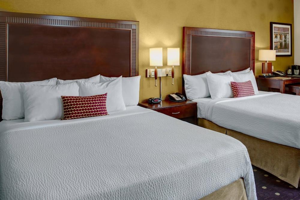 Courtyard by Marriott Kansas City Country Club Plaza photo 11