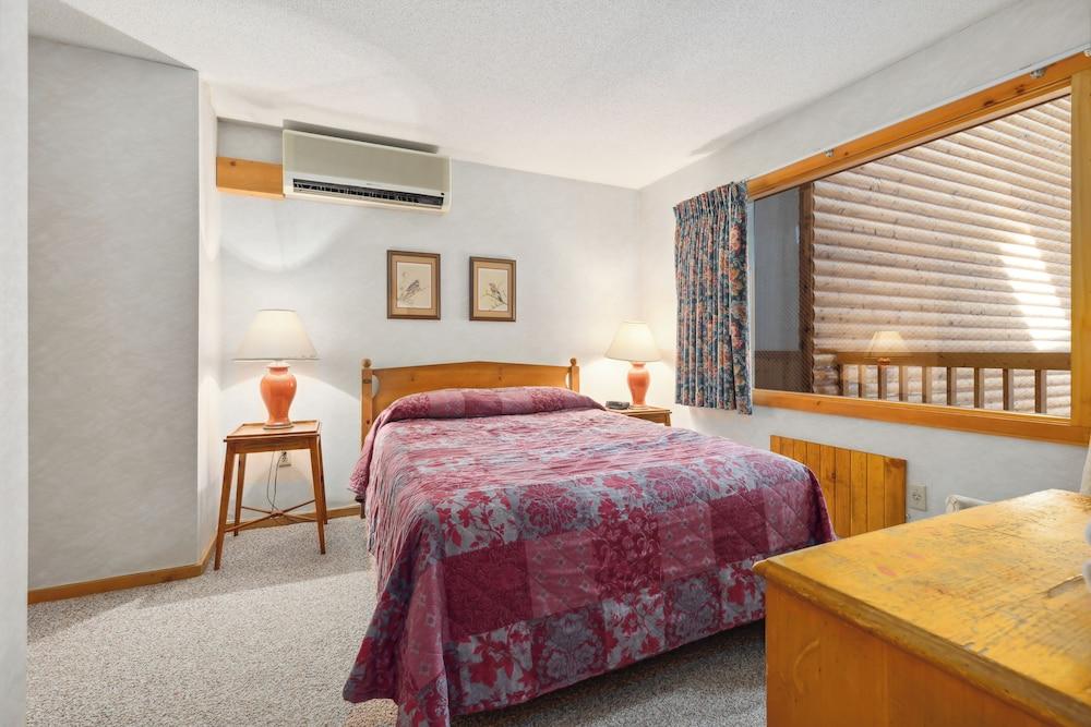 The Lodges at Breezy Point photo 38