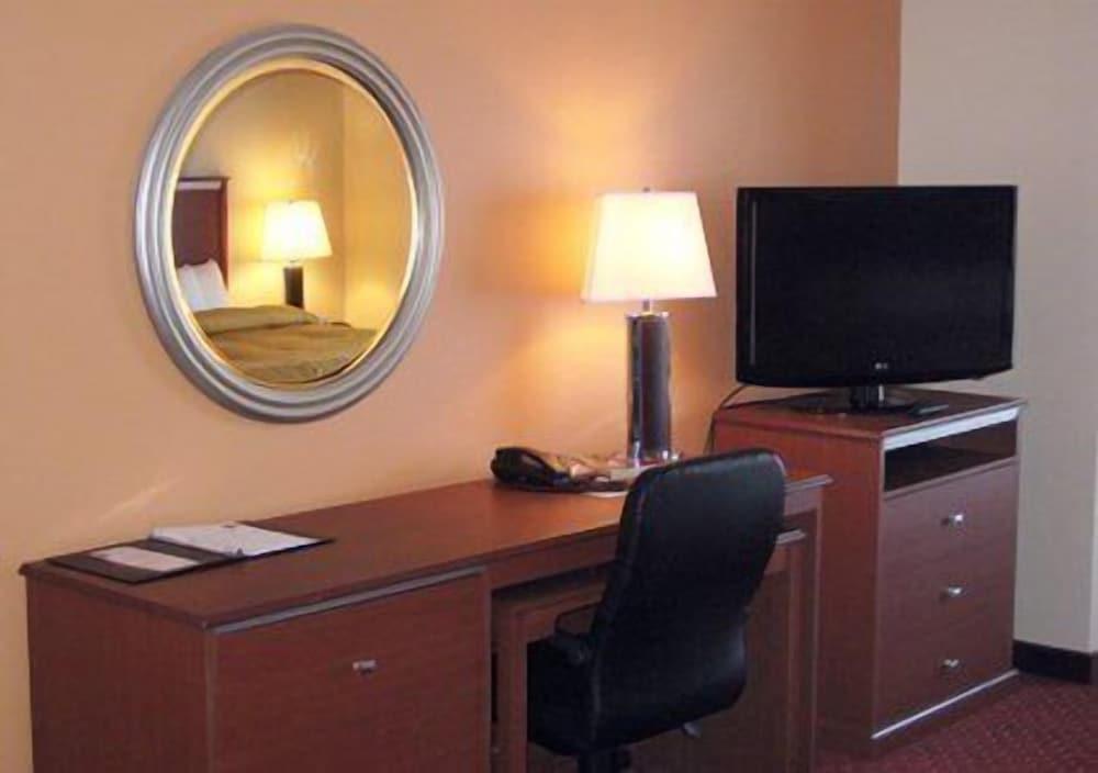 Quality Suites Near Cedar Creek Lake photo 9