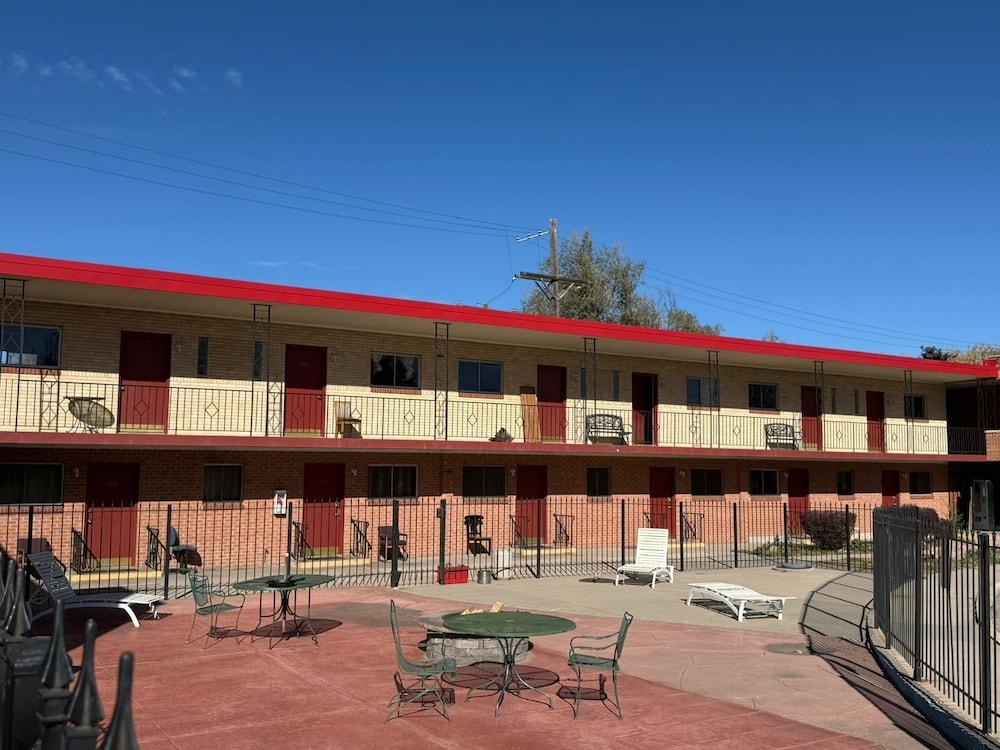 Springs Inn by Capital O I 25 photo 2