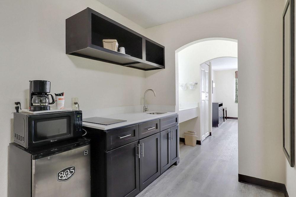 Quality Suites Albuquerque Airport photo 24