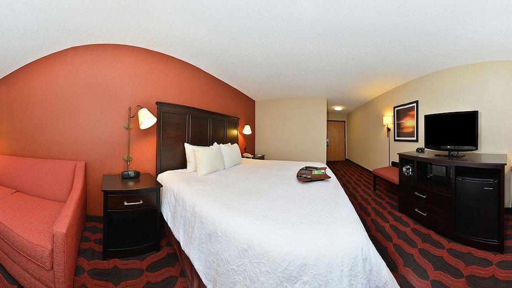 Hampton Inn Sturgis-Lagrange Area photo 12