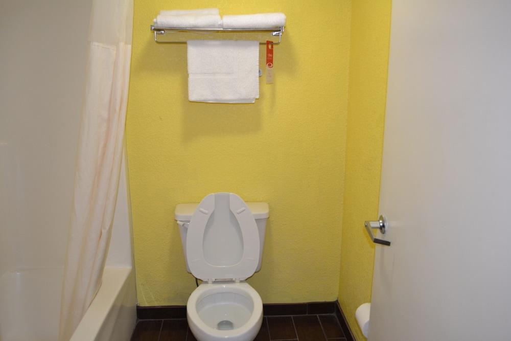 Econo Lodge Picayune photo 16