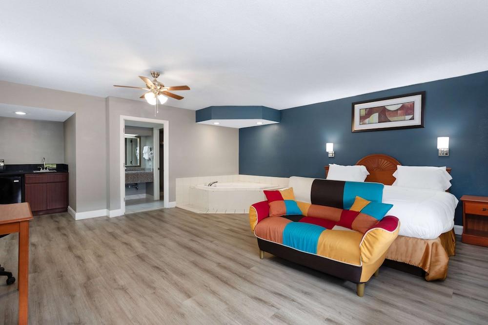 Baymont by Wyndham Marianna photo 25