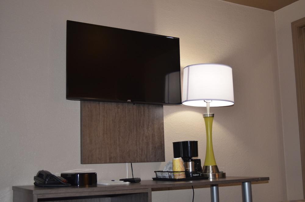 AArya Hotel By Niagara Fashion Outlets photo 13