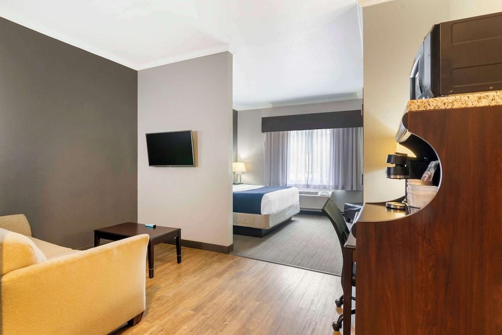 Best Western Plus Olathe Hotel photo 7