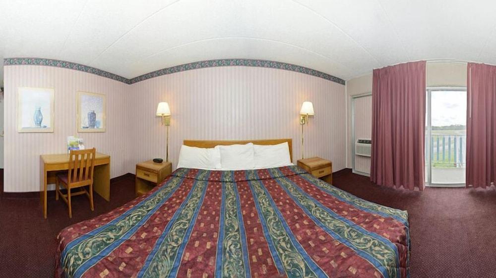Howard Johnson by Wyndham Benton Harbor/St. Joseph photo 6