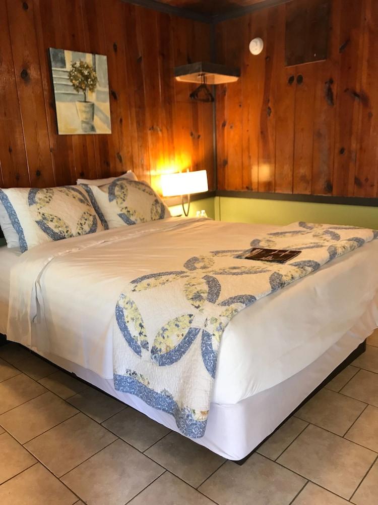 The Riverside Lodge at Chimney Rock photo 47