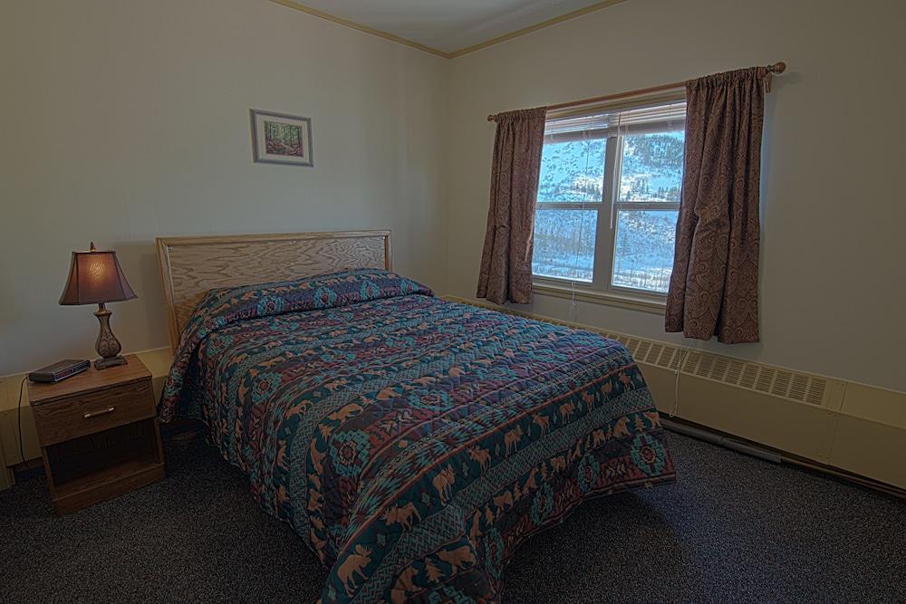Glacier View Condo Suites photo 9