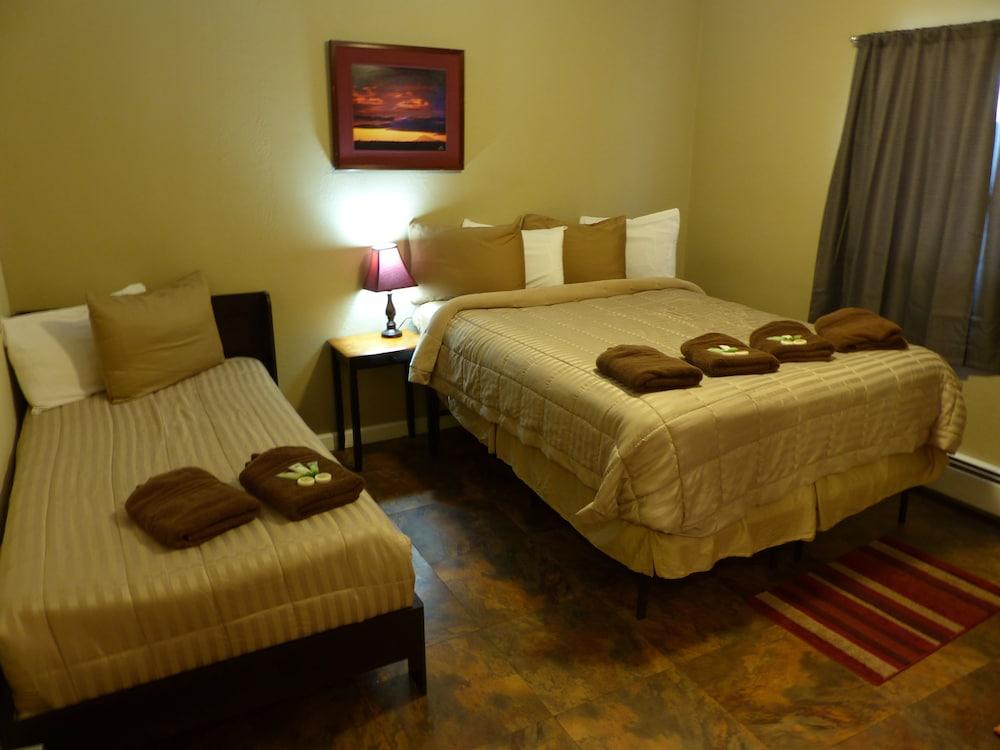 Bent Prop Inn & Hostel Downtown photo 8