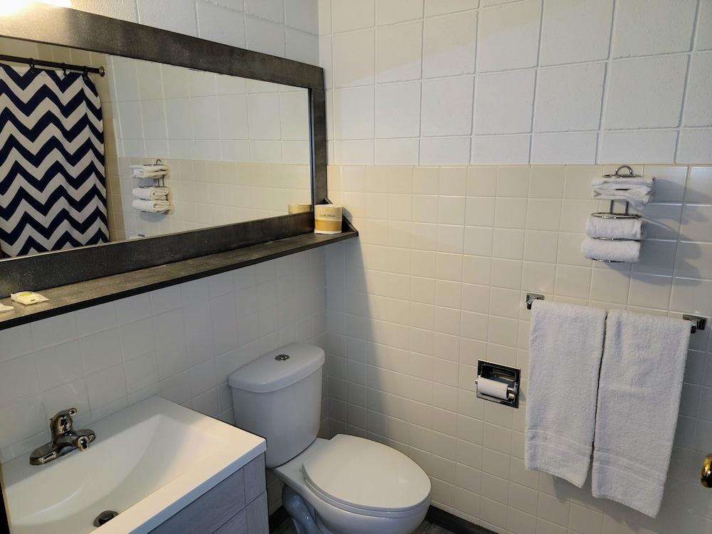 Skyview Motel photo 28