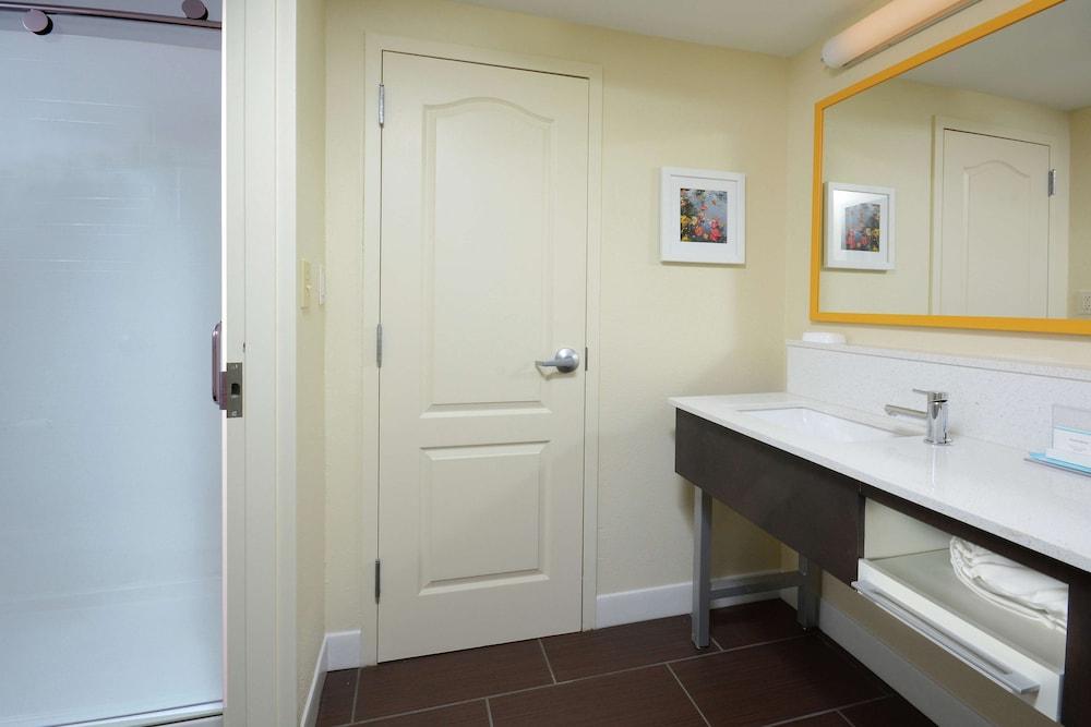 Hampton Inn & Suites Clinton - I-26 photo 23