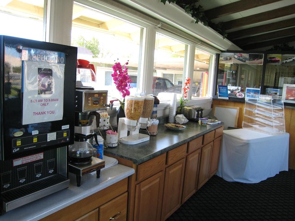 Town House Motel photo 35