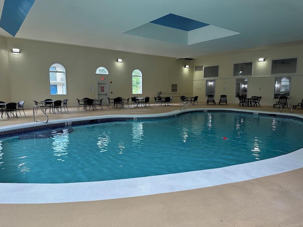 Whaler Inn and Suites photo 17