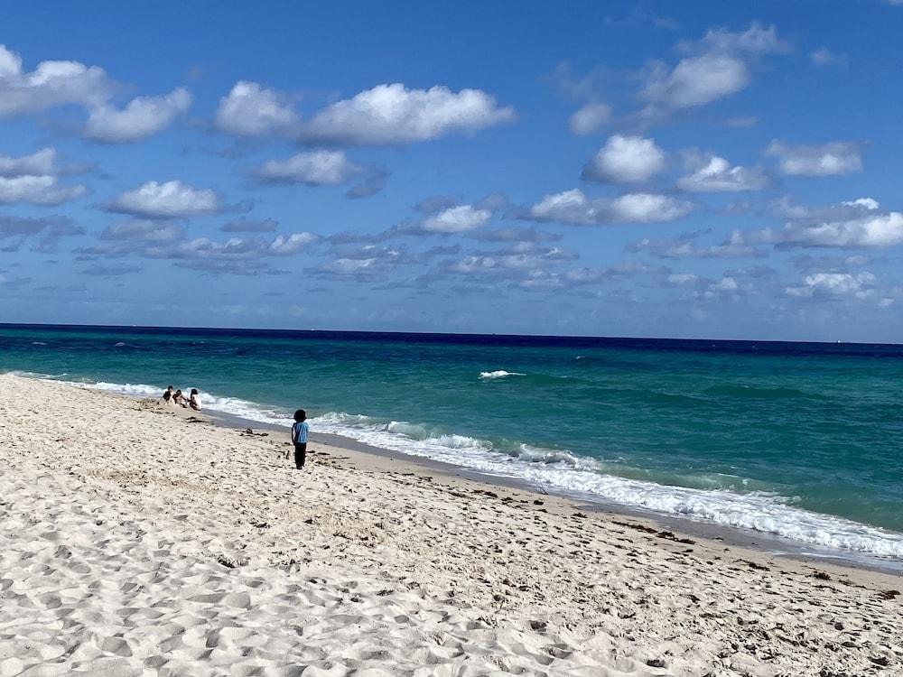 Direct ocean front condo Miami Beach photo 31