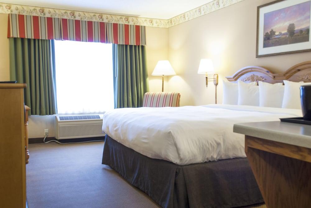 Country Inn & Suites by Radisson, Cedar Falls, IA photo 24