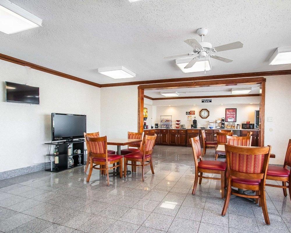 Econo Lodge Dyersburg I-155 photo 4