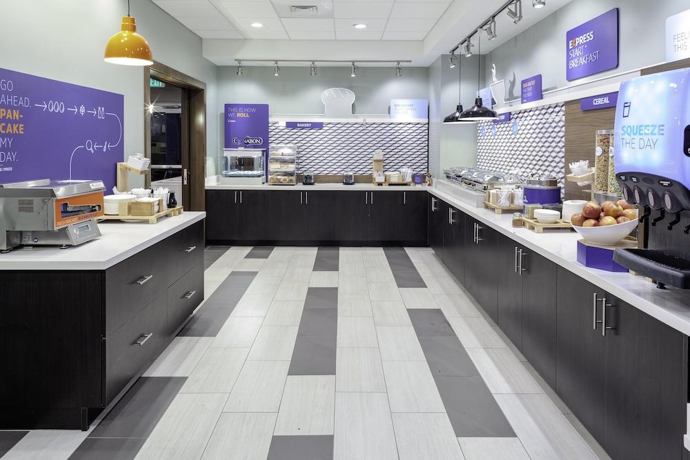 Holiday Inn Express & Suites Phoenix East - Gilbert by IHG photo 40