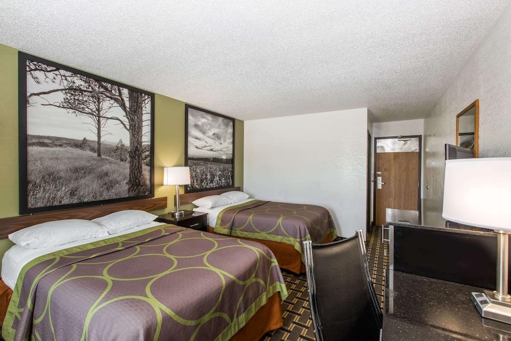 Super 8 by Wyndham Wayne photo 4
