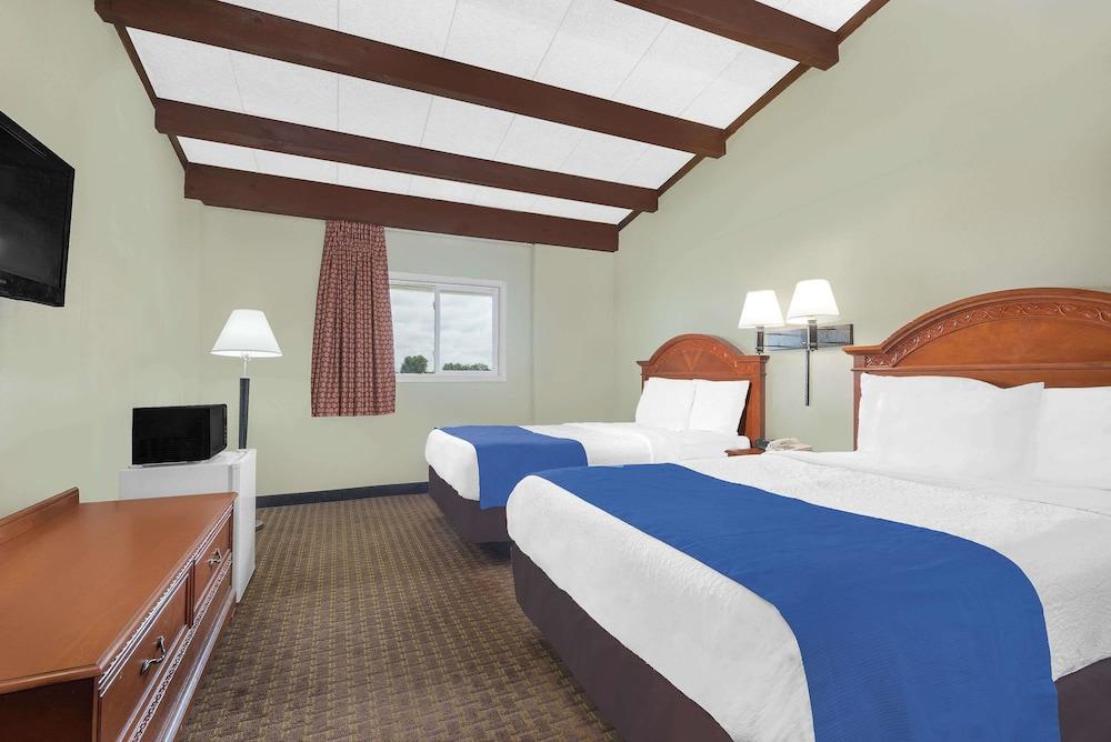 Travelodge by Wyndham Lima OH photo 14