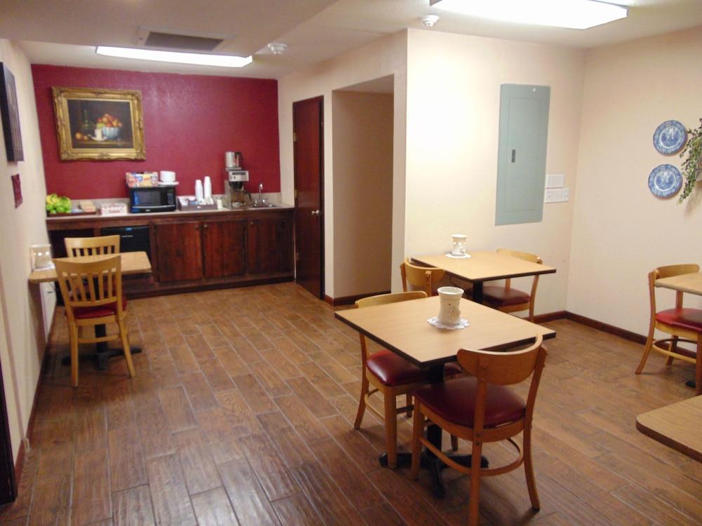 Candlelight Inn photo 19