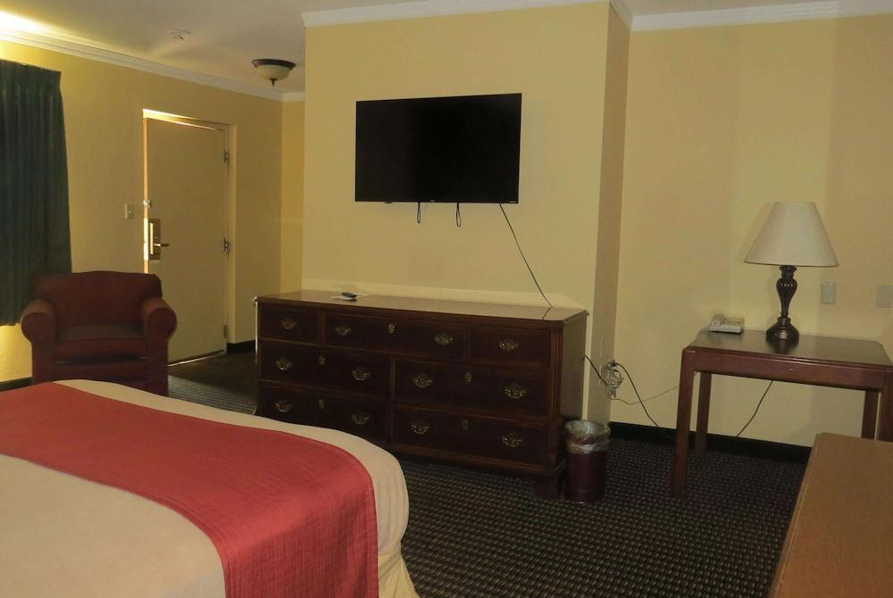 Travelodge by Wyndham Stratton photo 9