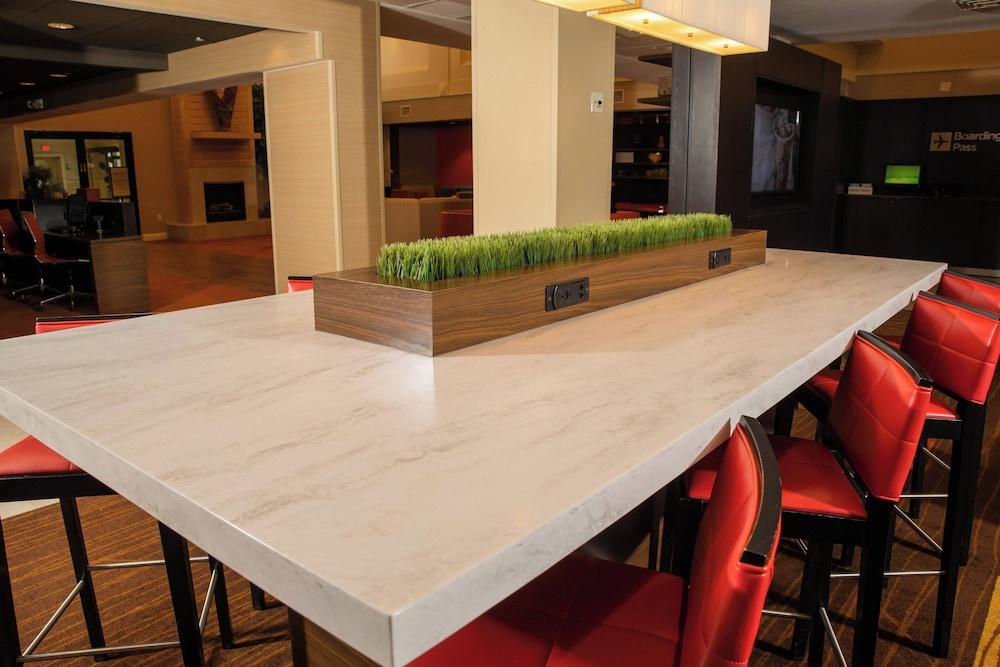 Courtyard by Marriott Erie photo 27
