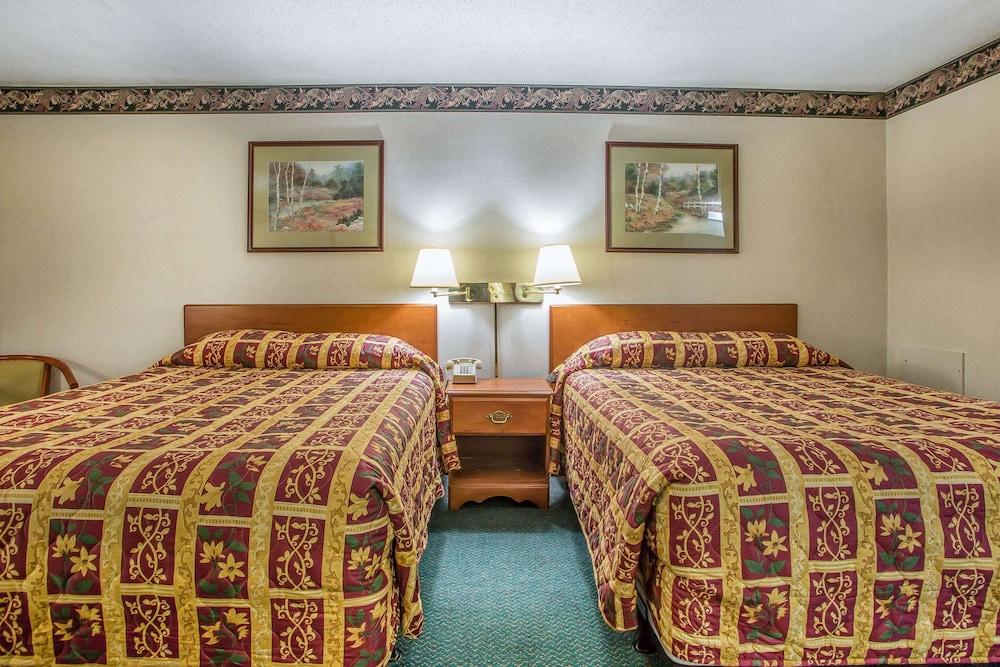 Rodeway Inn Bedford photo 23