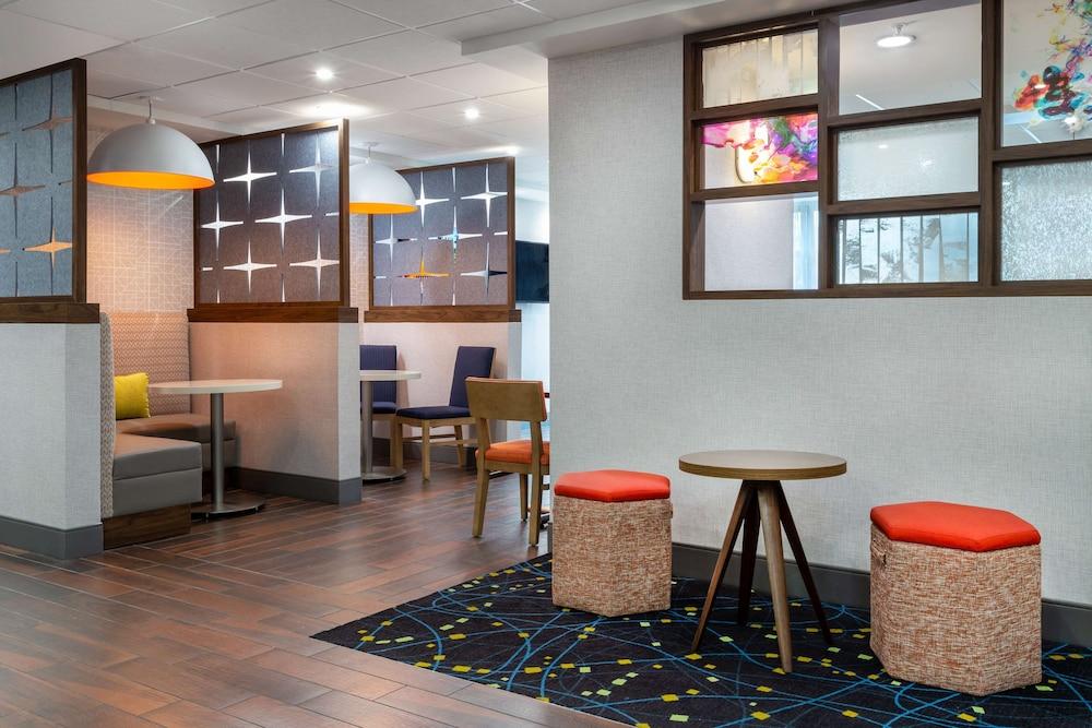Hampton Inn Ft. Lauderdale-Commercial Blvd. photo 15