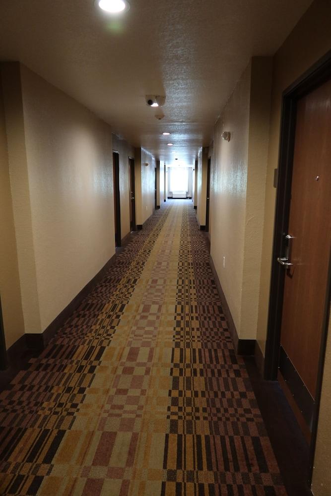 West Worth Inn and Suites photo 36