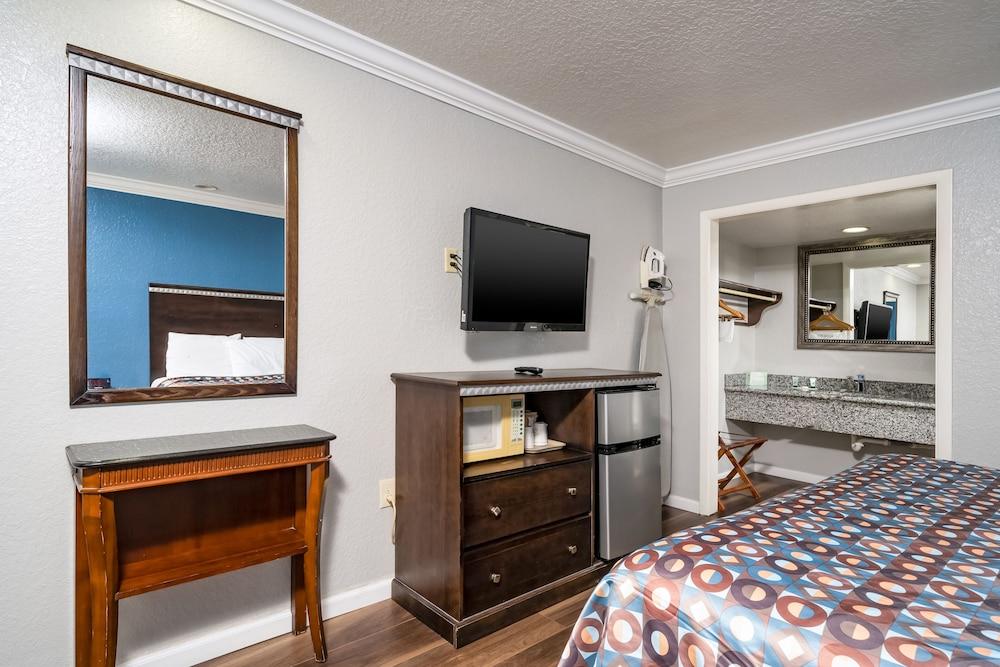 Gator Town Inn photo 11