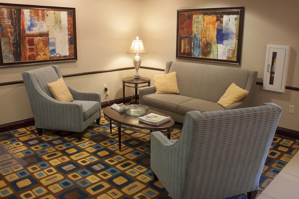 Holiday Inn Express & Suites Youngstown West - Austintown by IHG photo 29