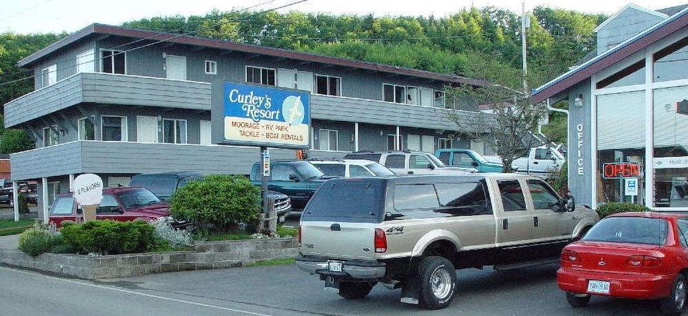 Curley's Resort & Dive Center photo 5