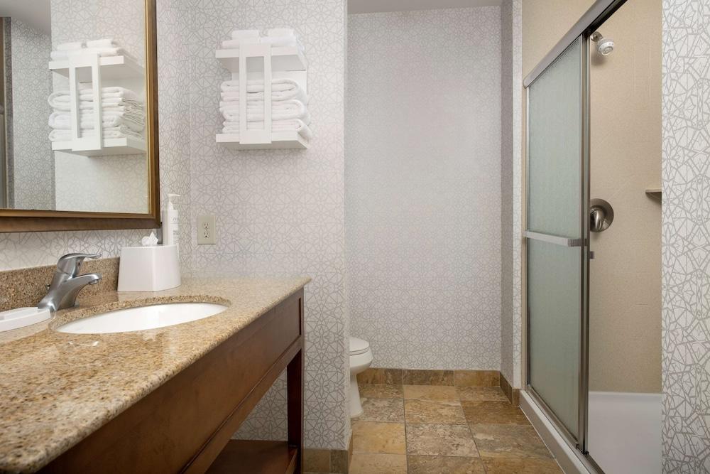 Hampton Inn & Suites Holly Springs photo 36