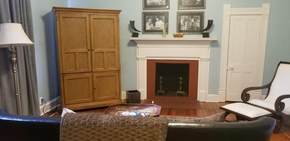 Downtown Guest Quarters Hotel photo 55