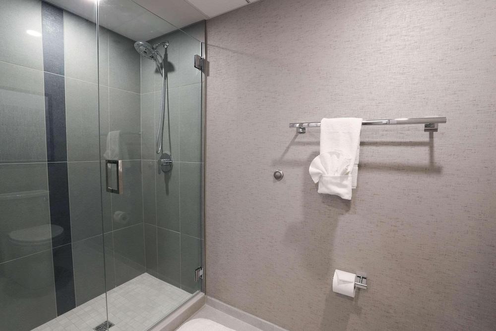Radisson Plaza Hotel at Kalamazoo Center photo 42
